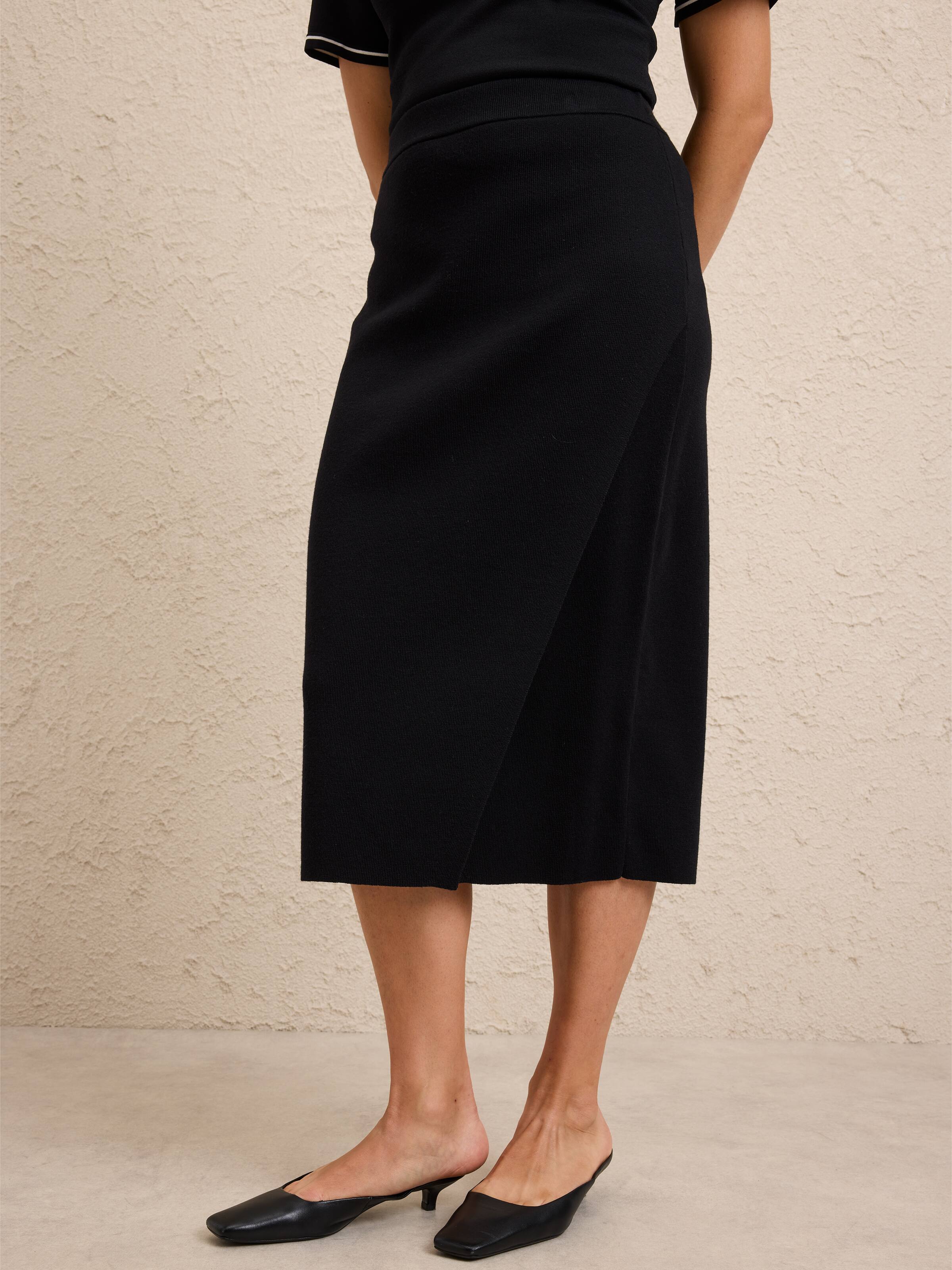 JSE Couture Black Milano Straight w/ Elastic 27