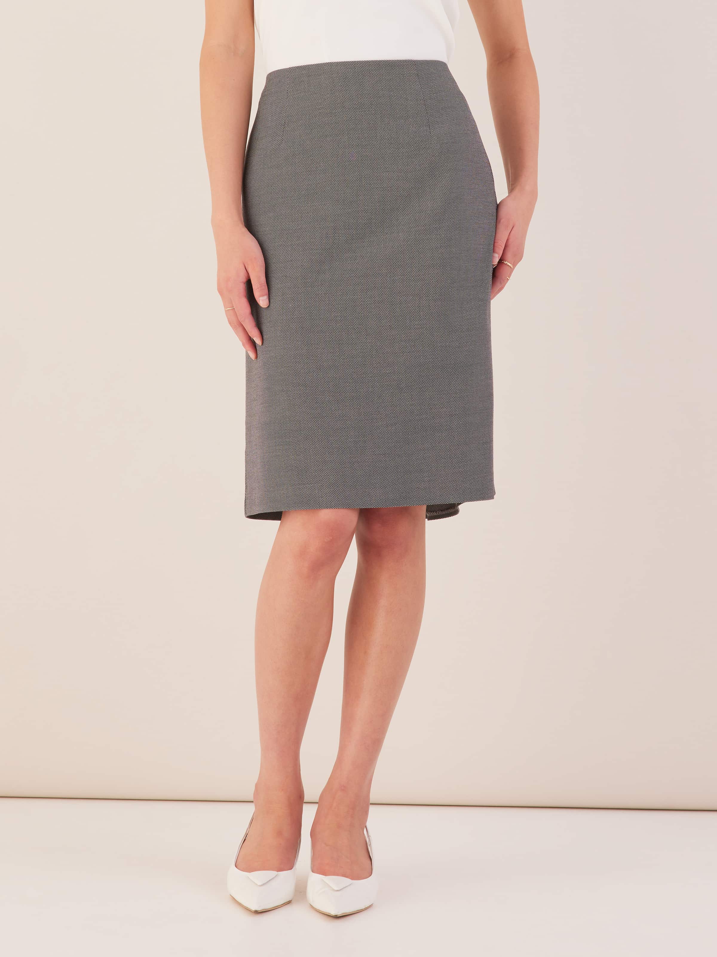 Women corporate skirts Archives - Sojoee