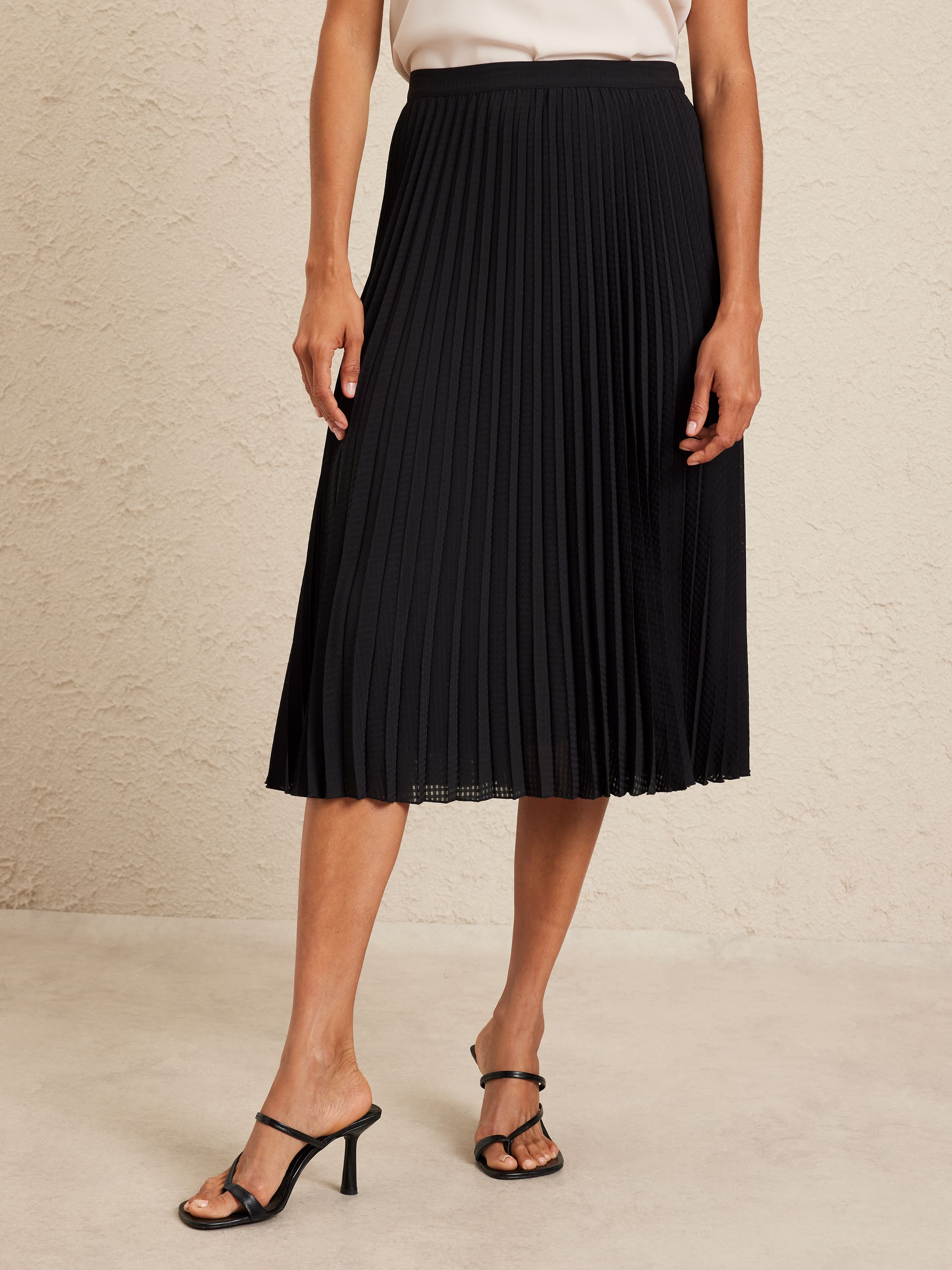 527976_black_l.jpg