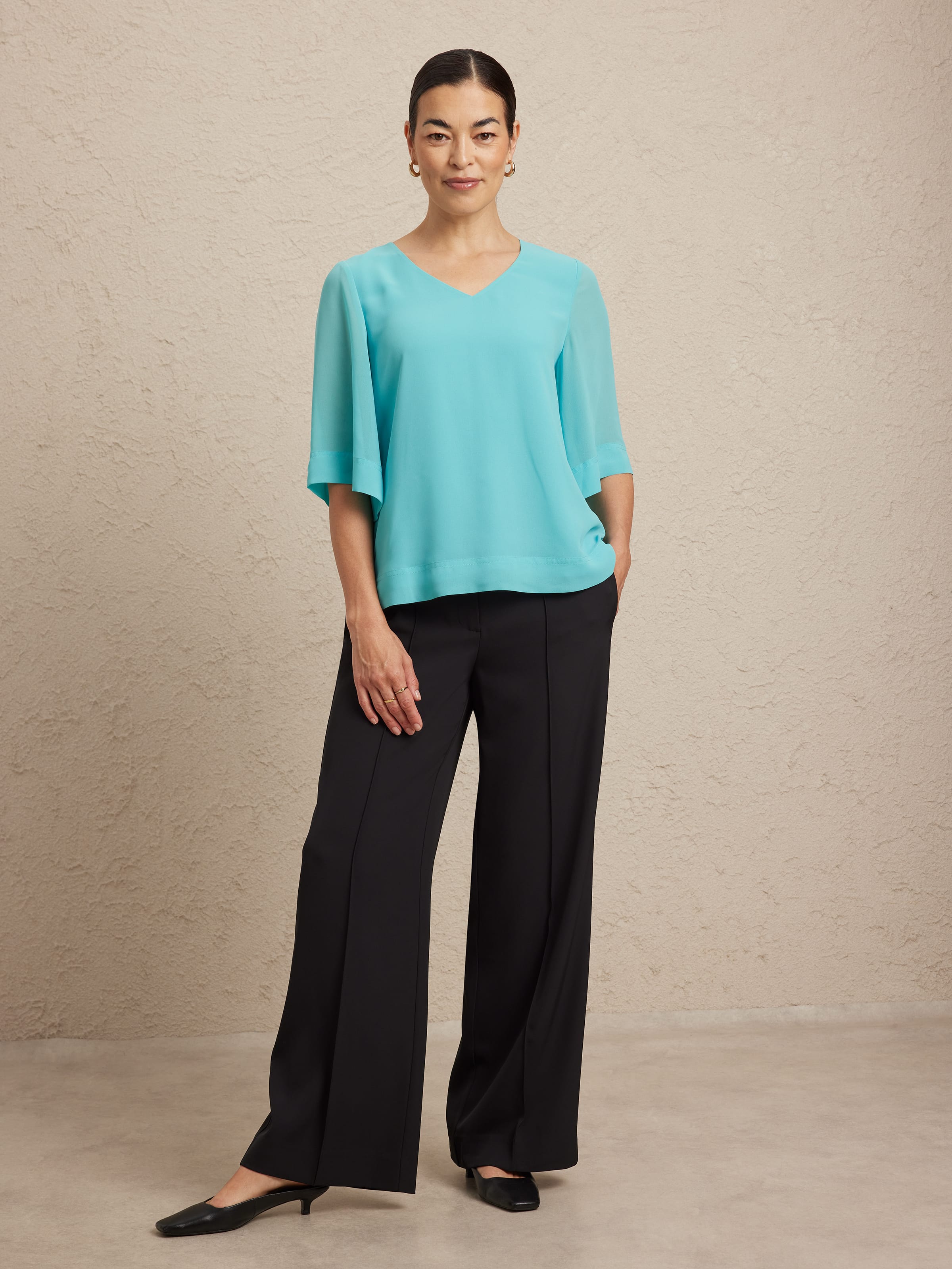 Sera V-Neck Elbow Blouse