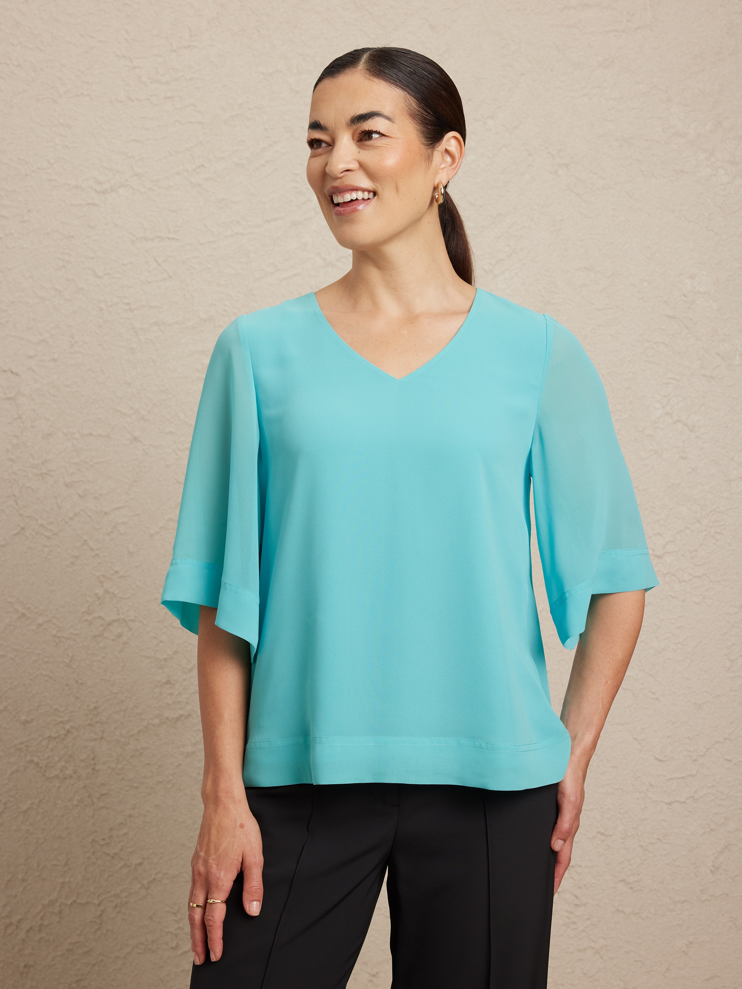 Sera V-Neck Elbow Blouse
