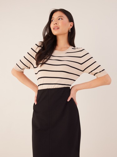 Scallop Trim Knit Top                                                                                                           